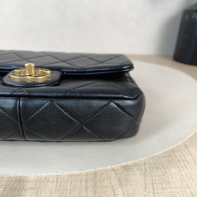 Chanel Crossbody Bag 22p Black Lambskin One Size 20 × 5 × 15 cm — detail view 1 of 13