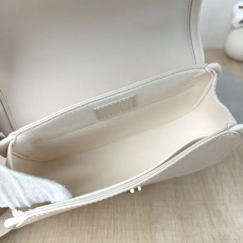 Louis Vuitton Crossbody Bag Hide and Seek Messenger Bag White Epi Embossed Calfskin 21 × 8 × 15 cm — detail view 11 of 11