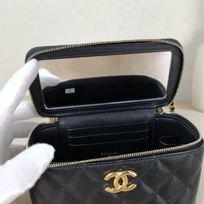 Chanel Crossbody Bag Edition Black Grained Calfskinmini16 × 8 × 9.5 cm — detail view 6 of 16