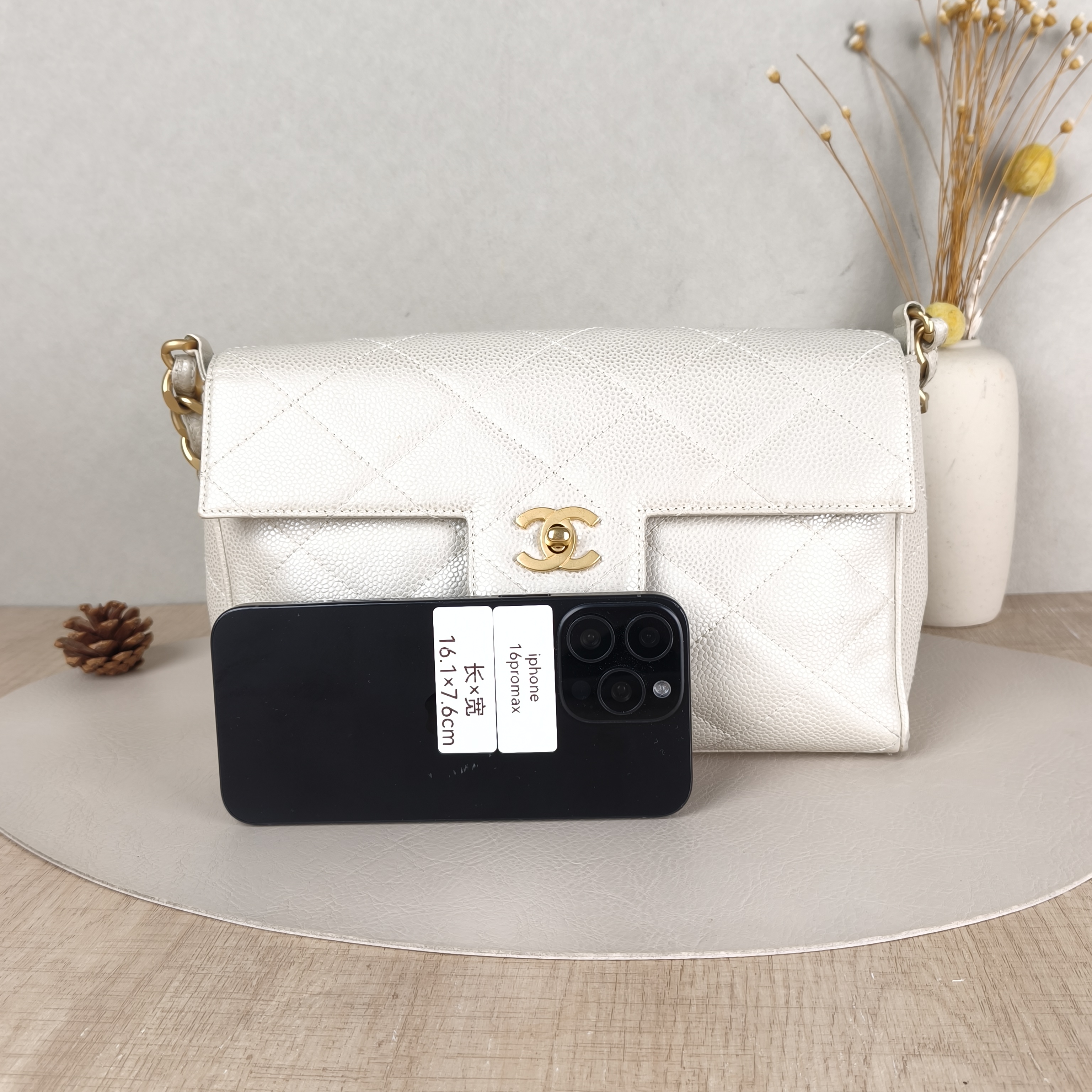 Chanel Shoulder Bag White Grained Calfskin One Size25 × 6 × 16 cm — cover view 5 of 5