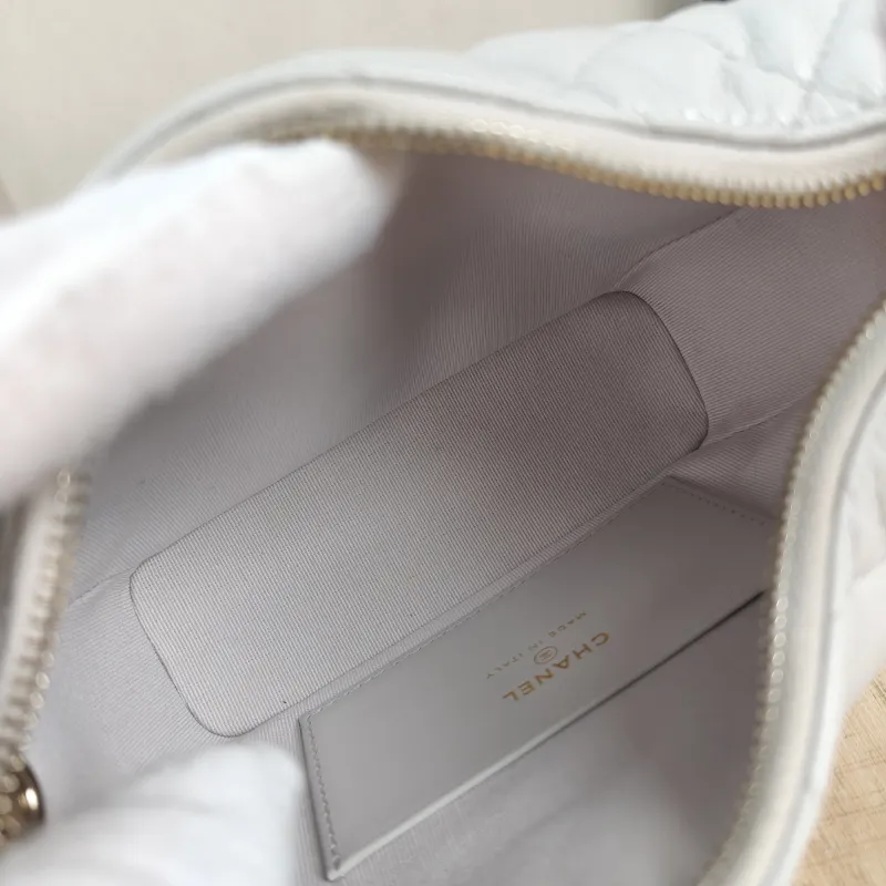 Chanel Crossbody Bag Crossbody Bag Grey Grained Calfskin One Size16 × 6 × 13 cm — detail view 8 of 13