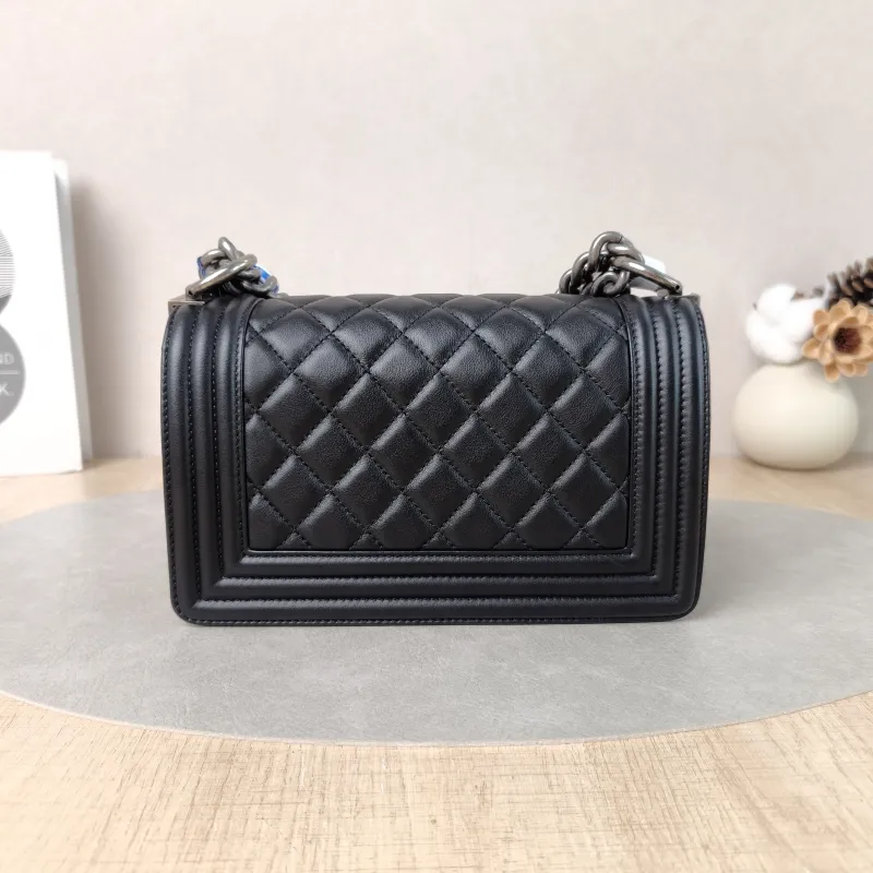 Chanel Crossbody Bag Le Boy​Black Lambskin Small20.5 × 8.5 × 12 cm — cover view 3 of 5
