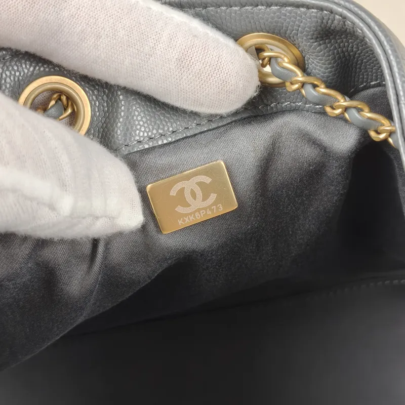 Chanel Shoulder Bag25Bag Grey Calfskin Small26 × 14 × 30 cm — detail view 3 of 14