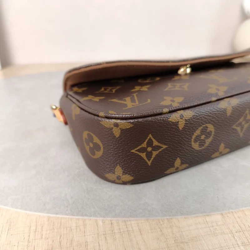 Louis Vuitton Crossbody Bag IVY Monogram PVC Small23.5 × 4.3 × 12 cm — detail view 1 of 12