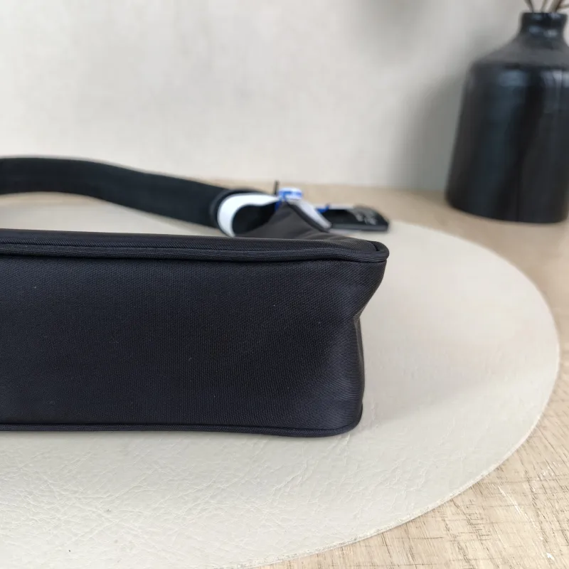 PRADA Shoulder Bag Re-Edition 2005 Hobo Black Nylonmini22 × 6.5 × 18 cm — detail view 10 of 11