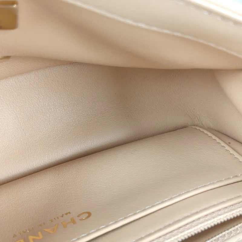 Chanel Crossbody Bag mini Lambskin mini20 × 6 × 12 cm — detail view 2 of 14