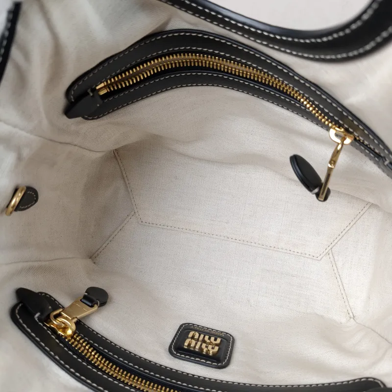 Miumiu Shoulder Bag IVY Tote Shopping Tote Black CC alfskin Small 22 × 12 × 23.5 cm — detail view 3 of 10