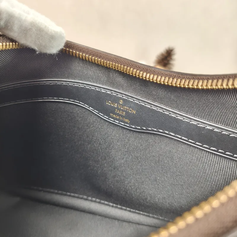 Louis Vuitton Crossbody Bag Boulogne PVC Small 26 × 9.5 × 16 cm — detail view 4 of 15