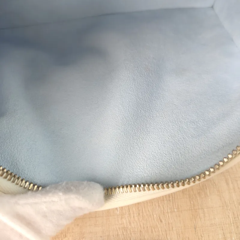 Louis Vuitton Crossbody Bag Speedy20 White · Blue Calfskin One Size20.5 × 12 × 13.5 cm — detail view 9 of 15
