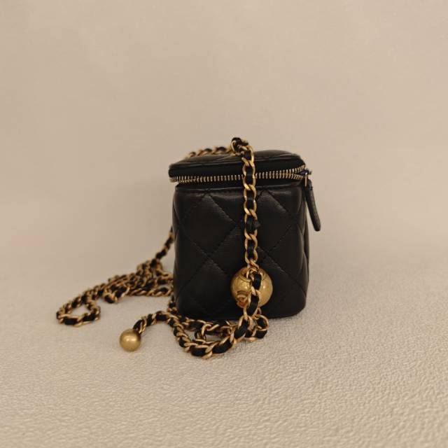 Chanel Crossbody Bag Edition Box Bag Cosmetic Bag Black Lambskin 17 × 8 × 9.5 cm — cover view 2 of 5