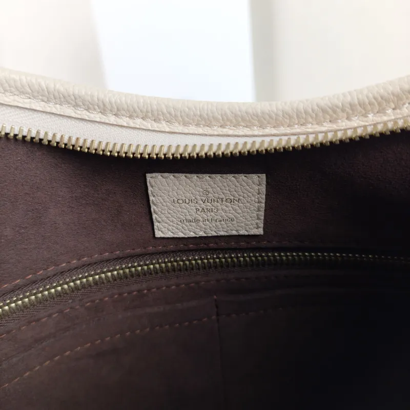 Louis Vuitton Crossbody Bag Carryall White Calfskin Small 29.5 × 12 × 24 cm — detail view 4 of 12