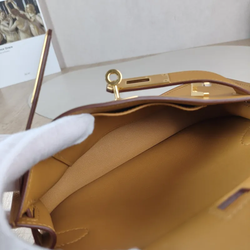 Hermès Crossbody Bag Jypsiere 23 4B Swift Calfskin Mini 23 × 5 × 17 cm W — detail view 7 of 12