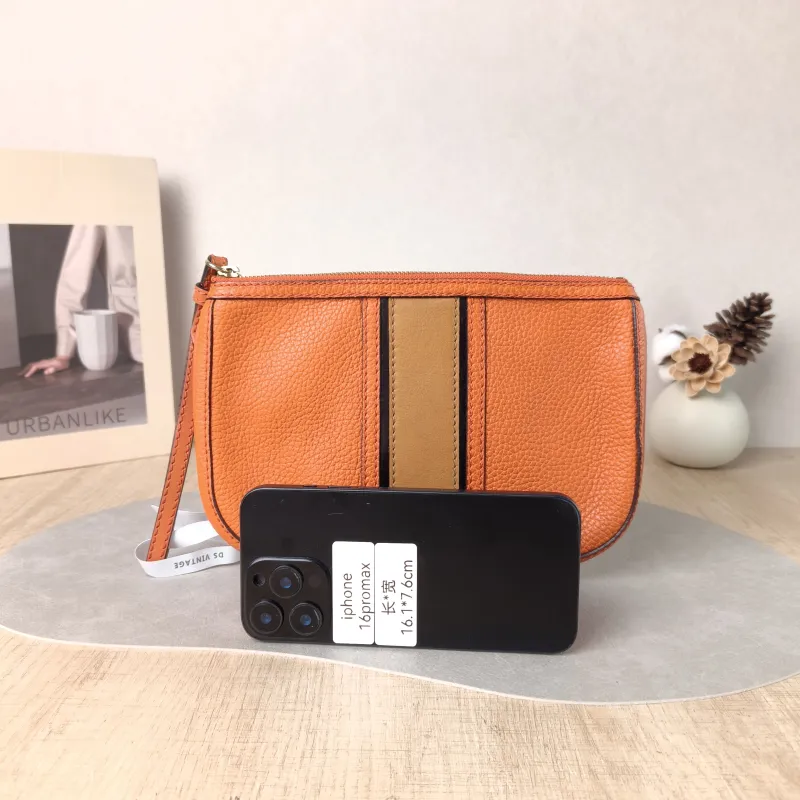 BURBERRY Clutch Clutch Calfskin One Size 24*17 — cover view 5 of 5