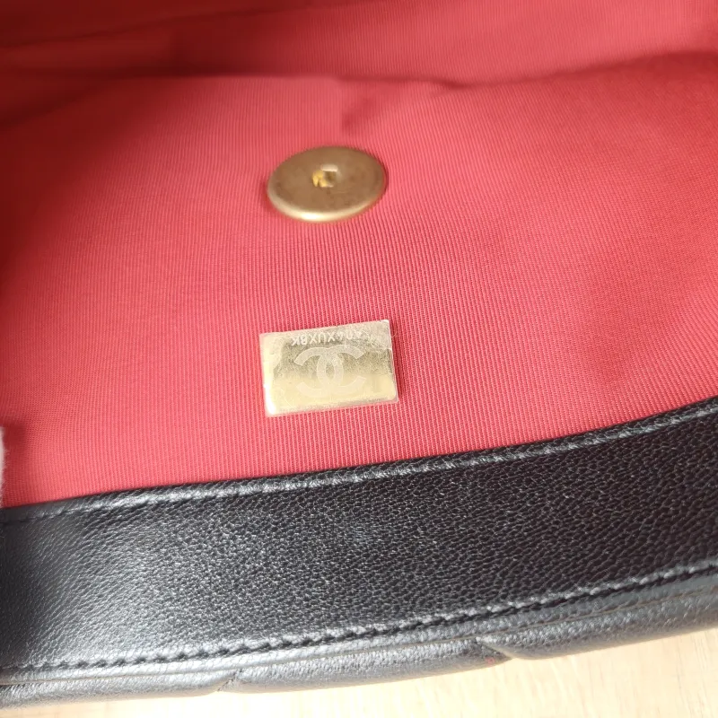 Chanel Crossbody Bag19Bag Small26 × 9 × 16 cm — detail view 5 of 13