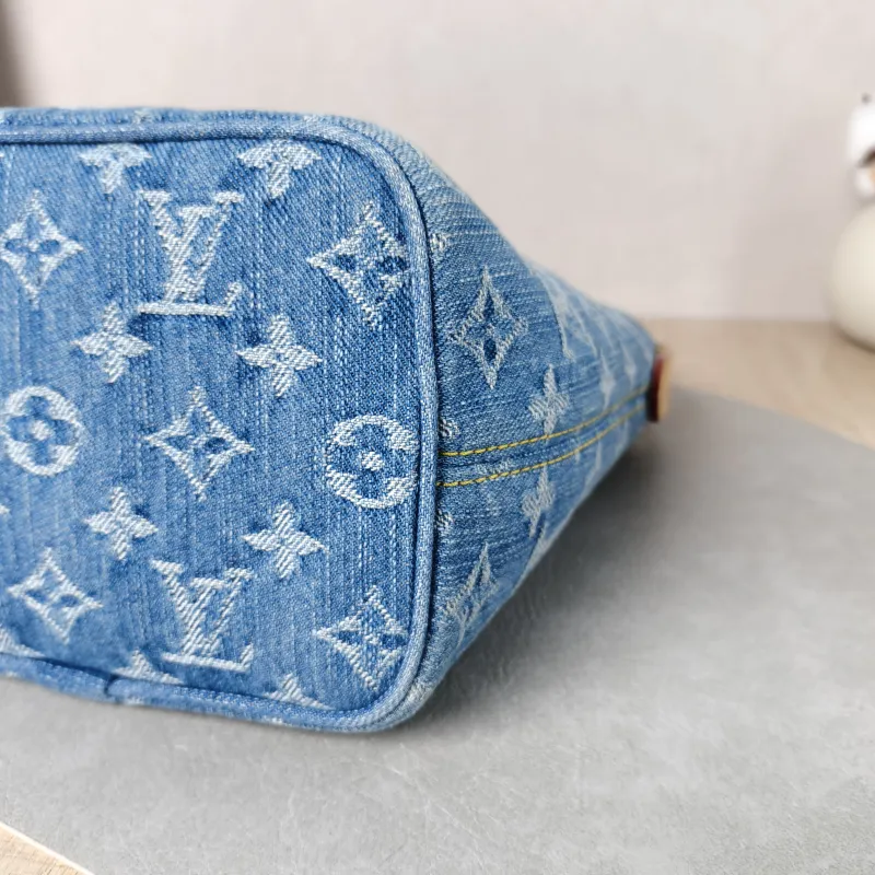 Louis Vuitton Top Handle Bag ALL IN BB Blue BB 16 × 12 × 18 cm — detail view 10 of 17