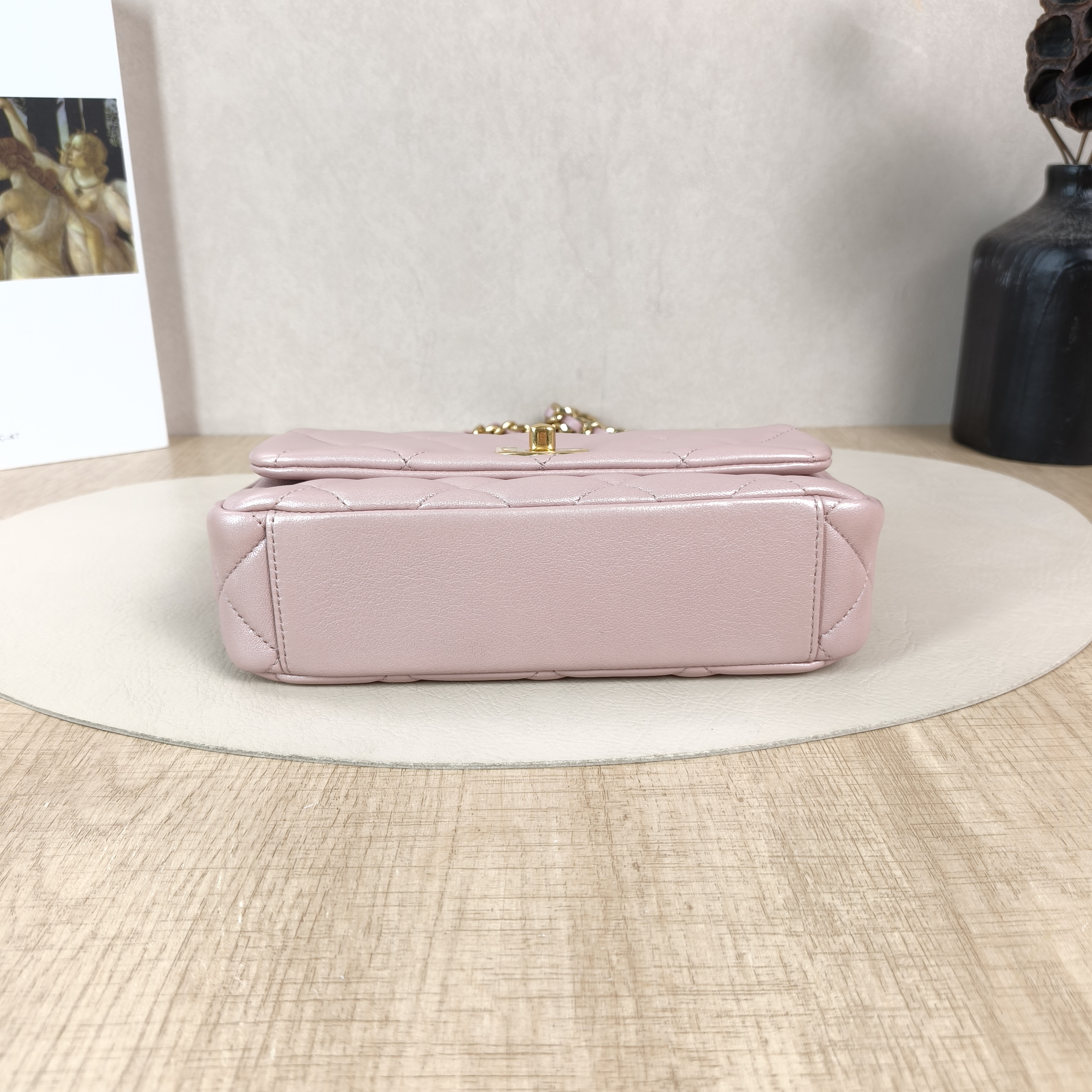 Chanel Crossbody Bag24p Calfskin One Size20 × 5.5 × 13 cm — cover view 3 of 5