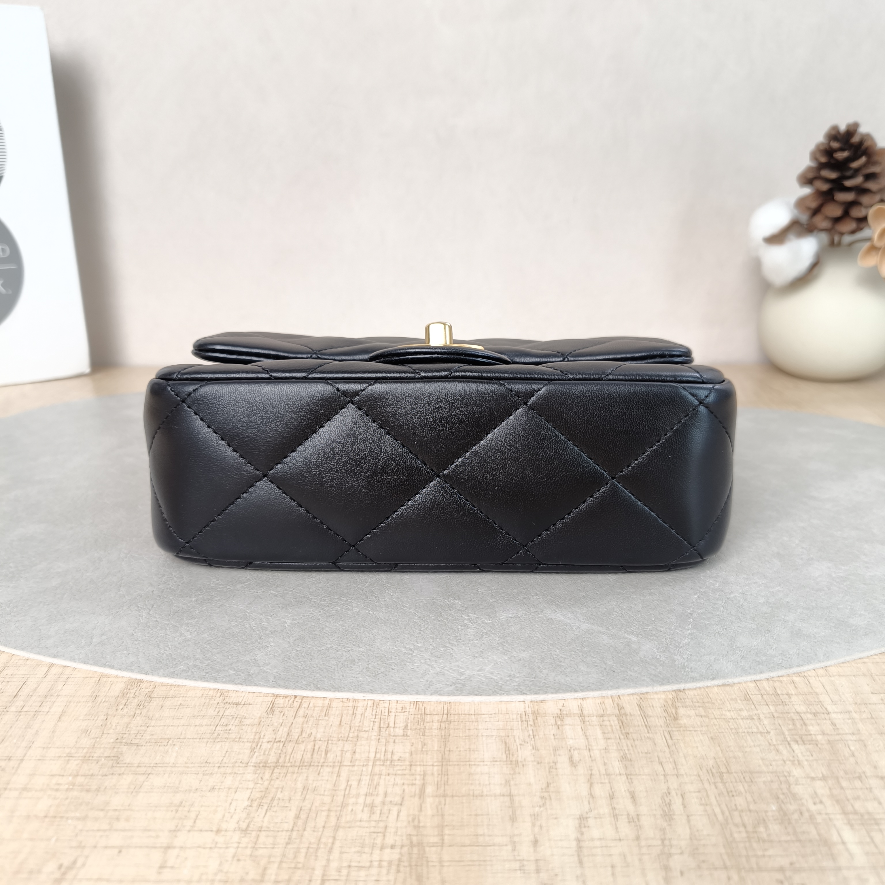 Chanel Crossbody Bag25c Black Lambskin One Size19 × 6 × 14 cm — cover view 2 of 5