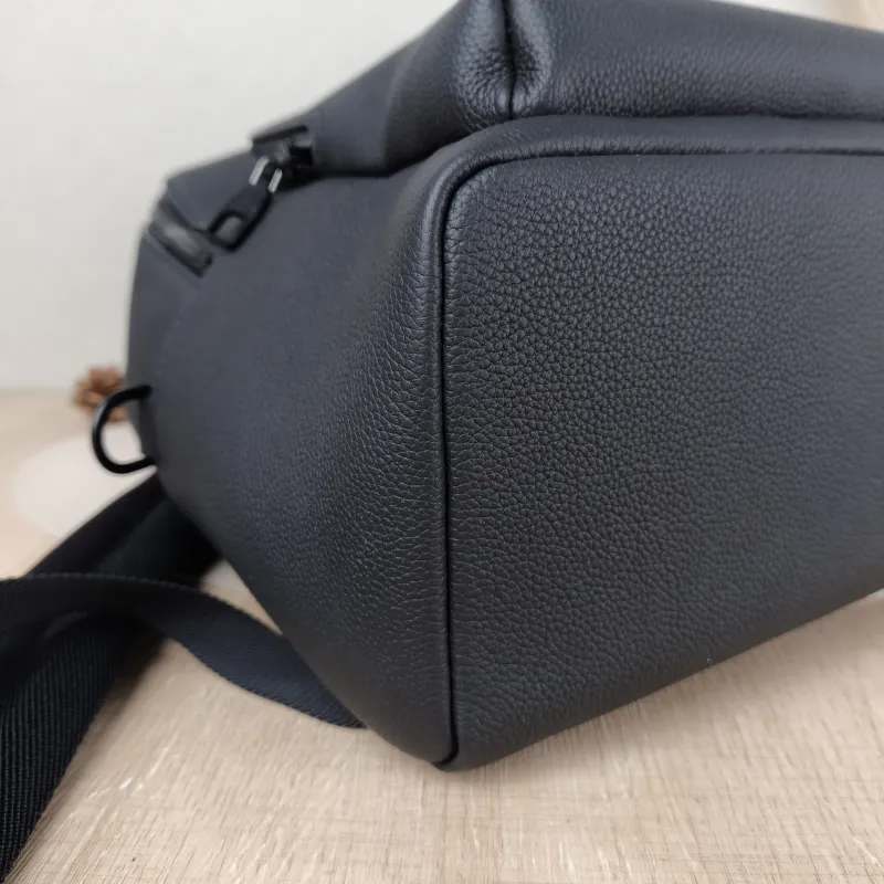 Louis Vuitton Backpack discovery Backpack Black Calfskin 29 × 20 × 38 cm — detail view 10 of 12
