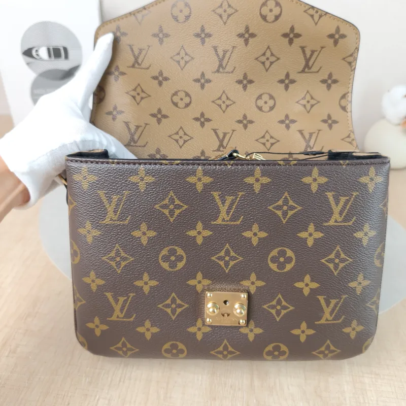 Louis Vuitton Crossbody Bag Pochette Métis Monogram Colorblock PVC Medium 25 × 7 × 19 cm — detail view 8 of 16