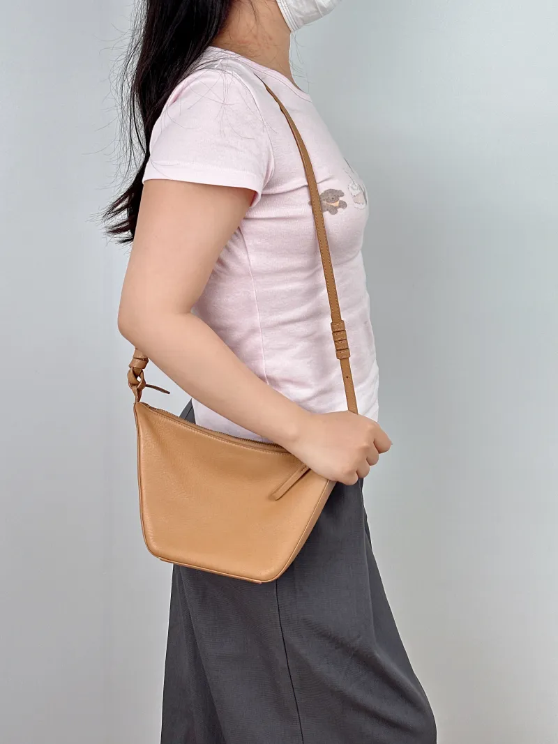 LOEWE Shoulder Bag Hammock hobo Brown Calfskinmini28 × 9.5 × 17 cm — on-model view 1 of 2