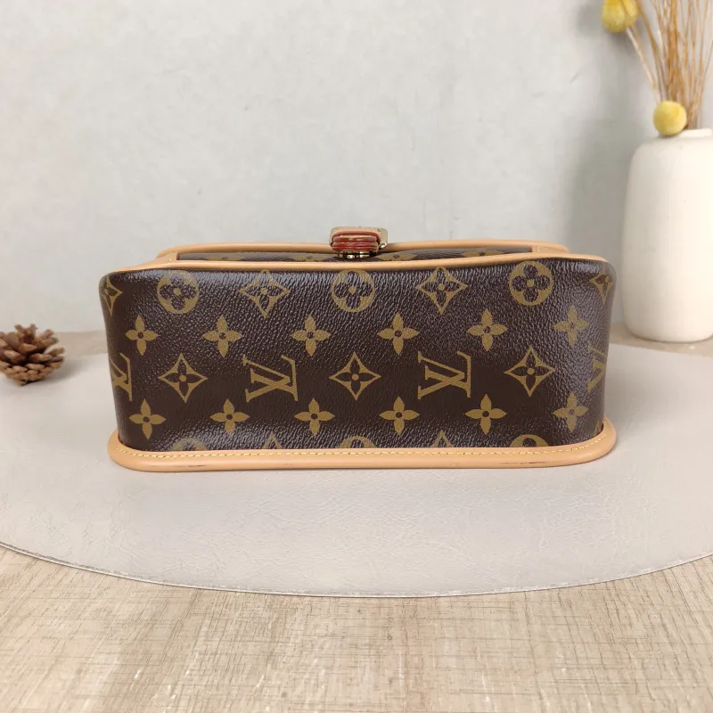 Louis Vuitton Crossbody Bag Diane Baguette Bag Shoulder Strap PVC Small 24 × 9 × 15 cm — cover view 4 of 5