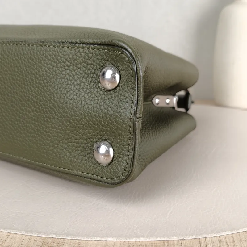 Louis Vuitton Top Handle Bag Capucines Calfskin BB 27 × 9 × 17.5 cm — detail view 2 of 12