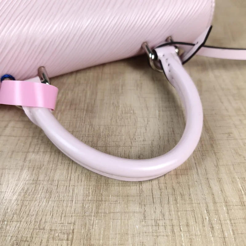 Louis Vuitton Crossbody Bag CLUNY Pink Epi Embossed Calfskin Mini 20 × 7.5 × 16 cm — detail view 9 of 13