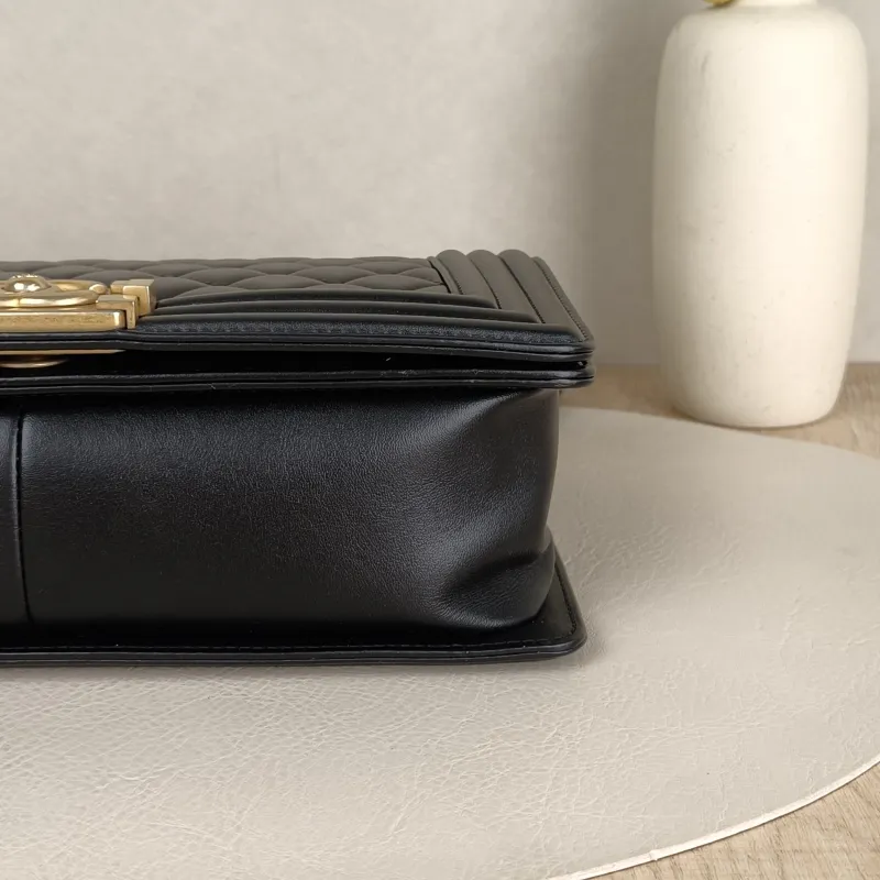 Chanel Crossbody Bag Le Boy​Black Calfskin25 × 9 × 15 cm — detail view 6 of 15