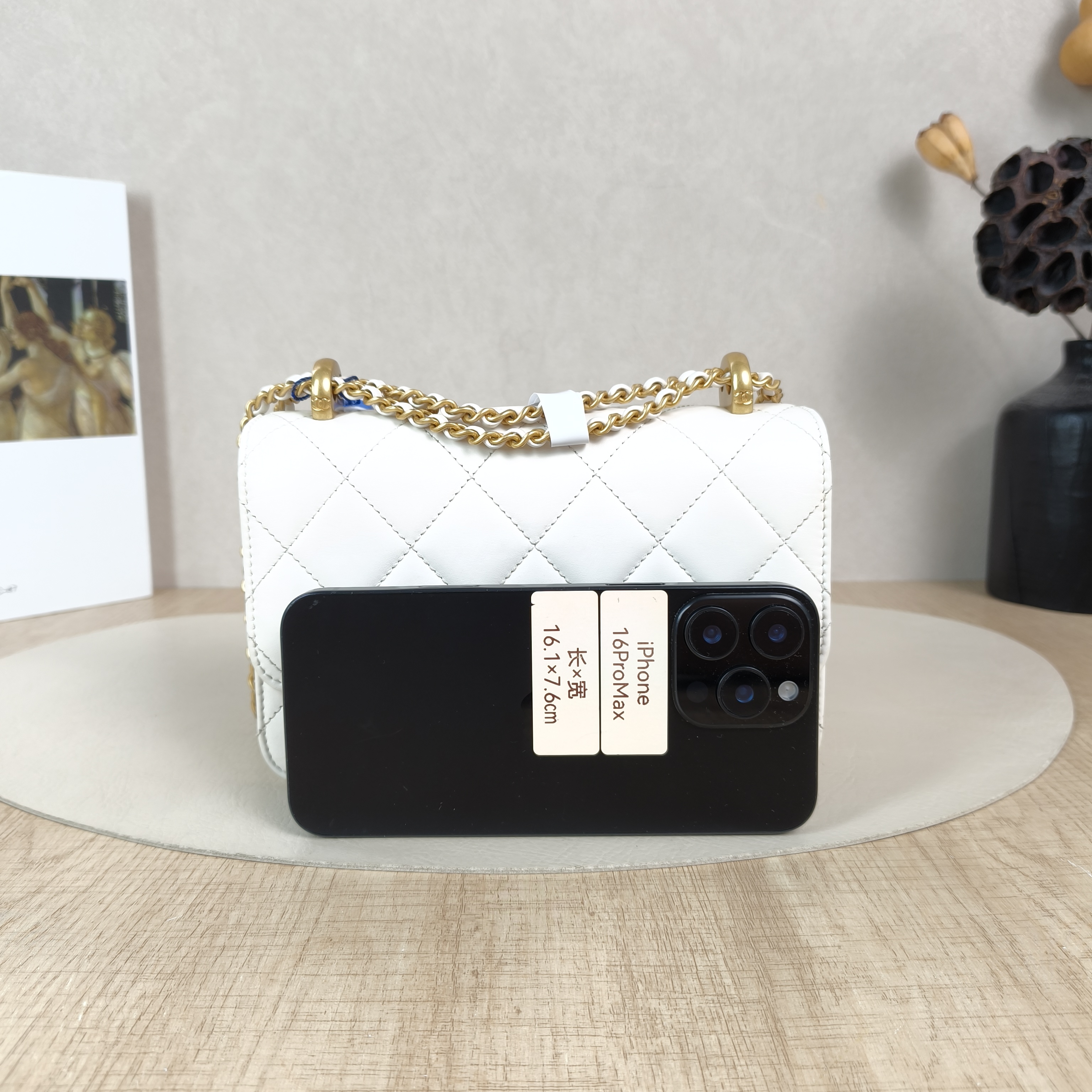 Chanel Crossbody Bag White Calfskin Small19 × 8 × 12 cm — cover view 4 of 5