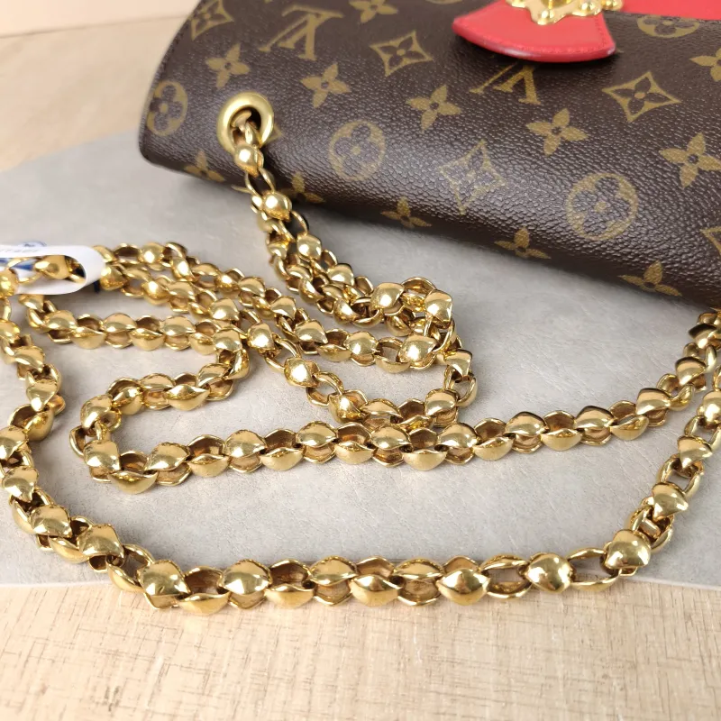 Louis Vuitton Crossbody Bag VICTOIRE Red PVC · Calfskin One Size 27 × 10 × 17 cm — detail view 5 of 13