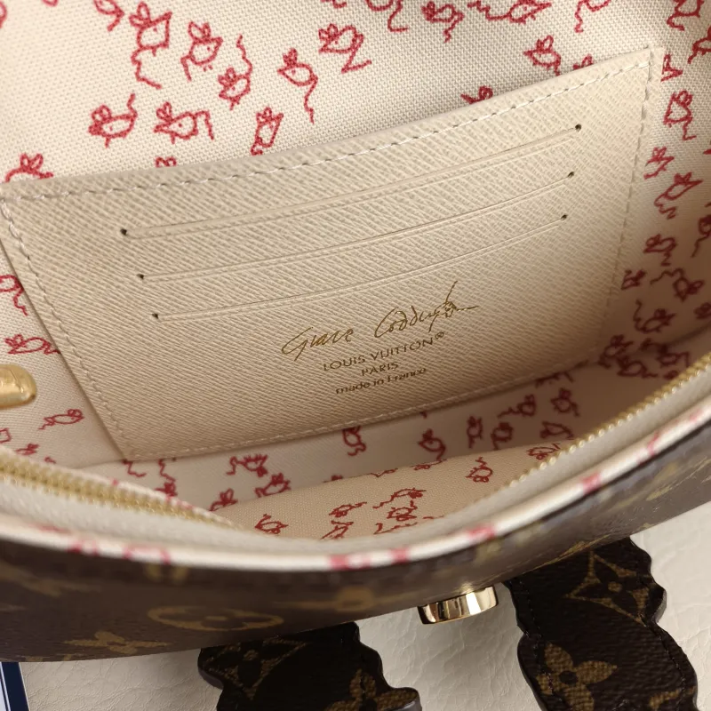 Louis Vuitton Crossbody Bag IVY Monogram PVC Small 23.5 × 4.3 × 12 cm — detail view 5 of 11