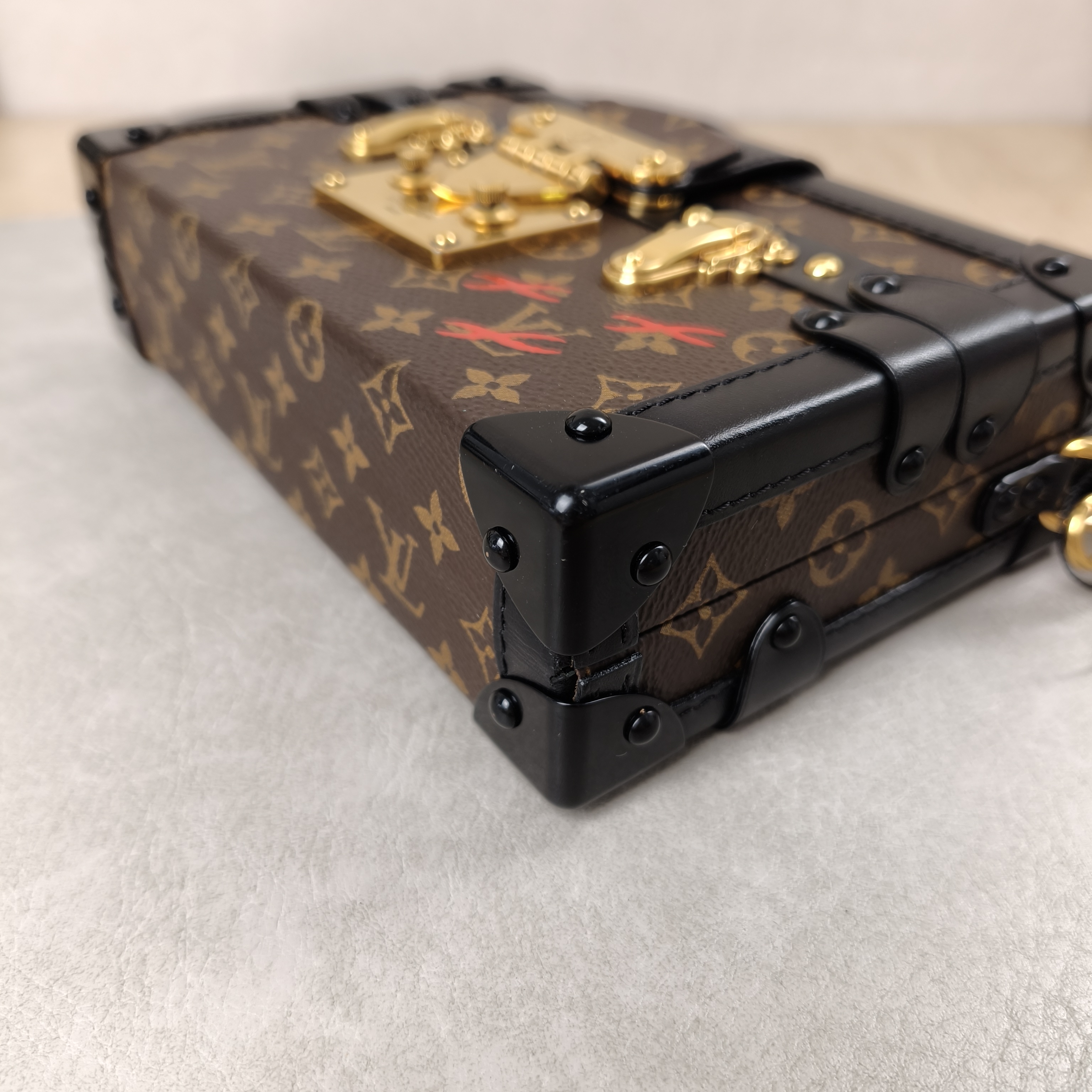 Louis Vuitton Crossbody Bag PETITE MALLE Box Edition Monogram PV Cmini18.5 × 4.5 × 12 cm — cover view 7 of 8