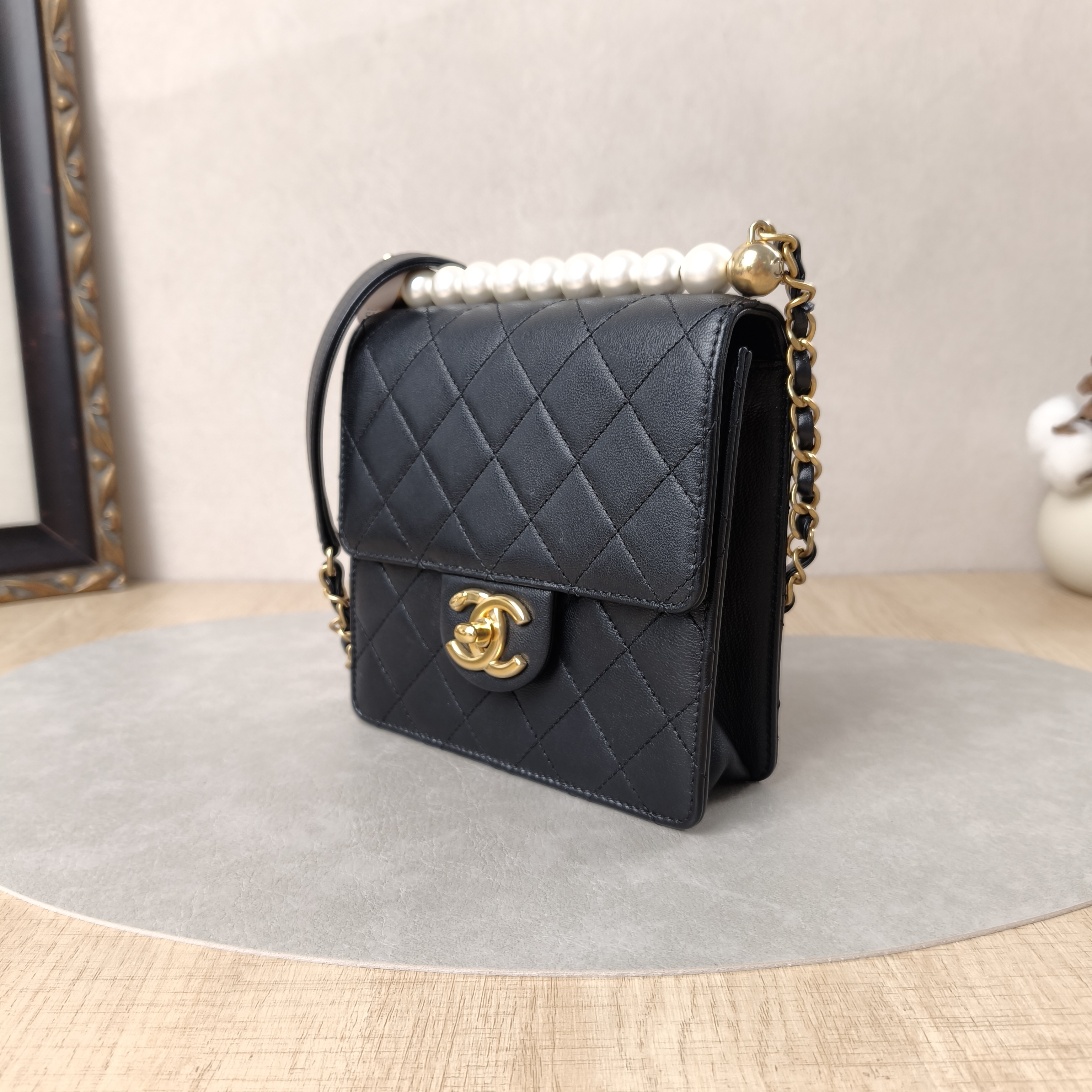Chanel Crossbody Bag Crossbody Bag Black Calfskin15.5 × 5 × 15 cm — cover view 4 of 5