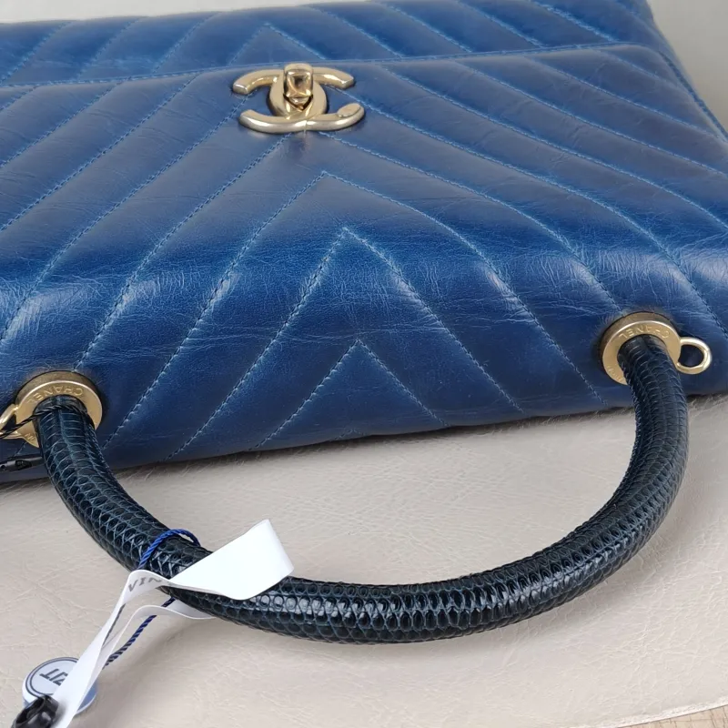 Chanel Top Handle Bag Coco Handle​ Blue V Calfskin Medium 29 × 12 × 18 cm 24 — detail view 3 of 15