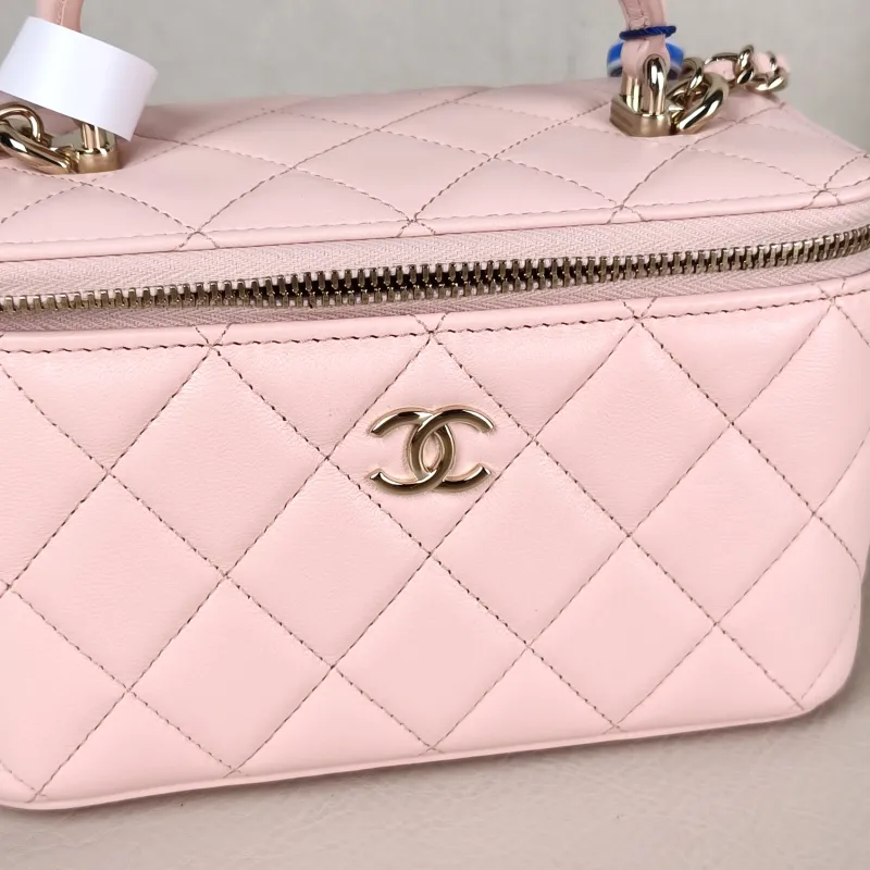 Chanel Crossbody Bag Edition Pink Lambskin Mini 16 × 8 × 9.5 cm — detail view 12 of 13