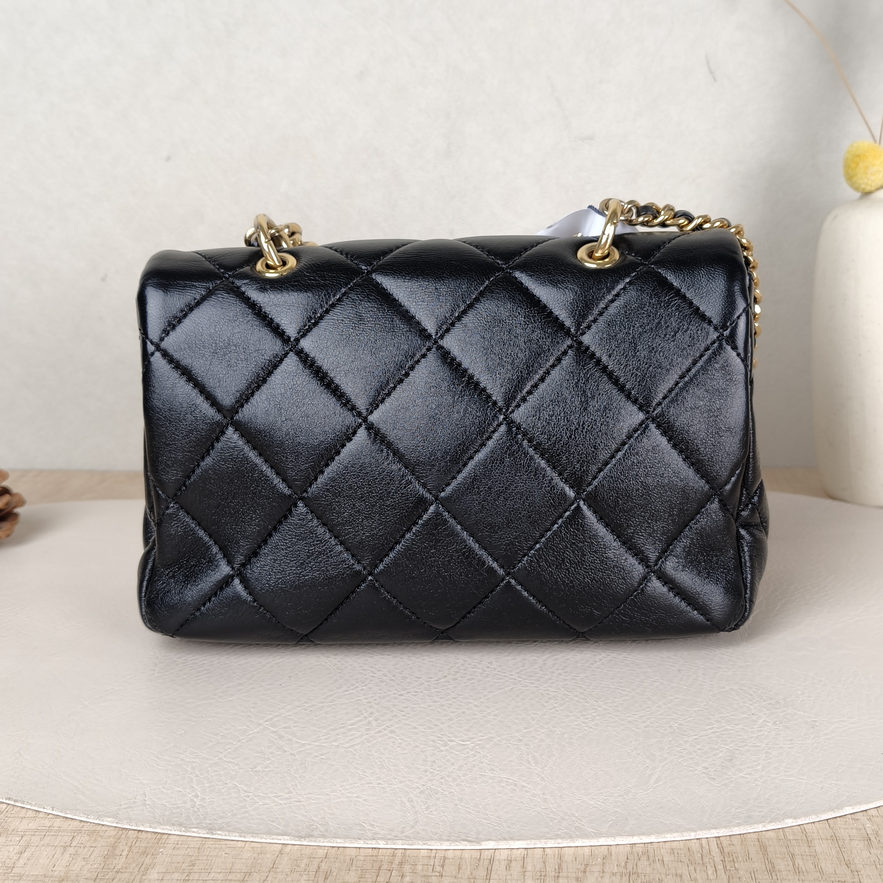 Chanel Crossbody Bag24b Black Lambskin One Size21 × 5 × 15 cm — cover view 4 of 5