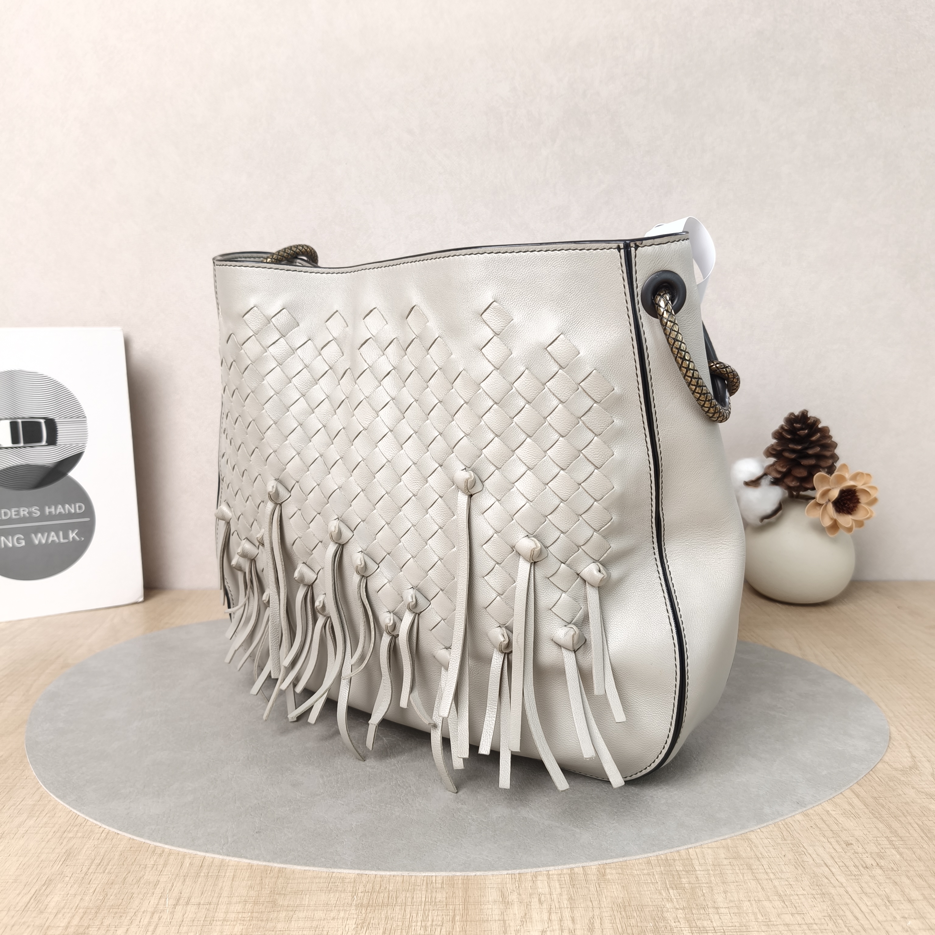 Bottega Veneta Shoulder Bag Shoulder Bag White Lambskin One Size31 × 7 × 26 cm Shoulder Strap — cover view 5 of 5