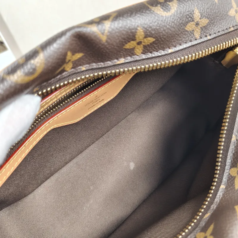 Louis Vuitton Shoulder Bag cite Monogram PVC One Size 26 × 11 × 16 cm — detail view 1 of 12