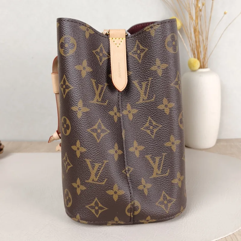 Louis Vuitton Crossbody Bag NÉONOÉ Bucket Bag BB Monogram PVC BB 20 × 13 × 20 cm — detail view 5 of 10