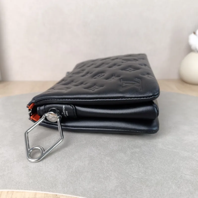 Louis Vuitton Crossbody Bag Coussin BB Black Lambskin BB21 × 7 × 16 cm — detail view 9 of 10