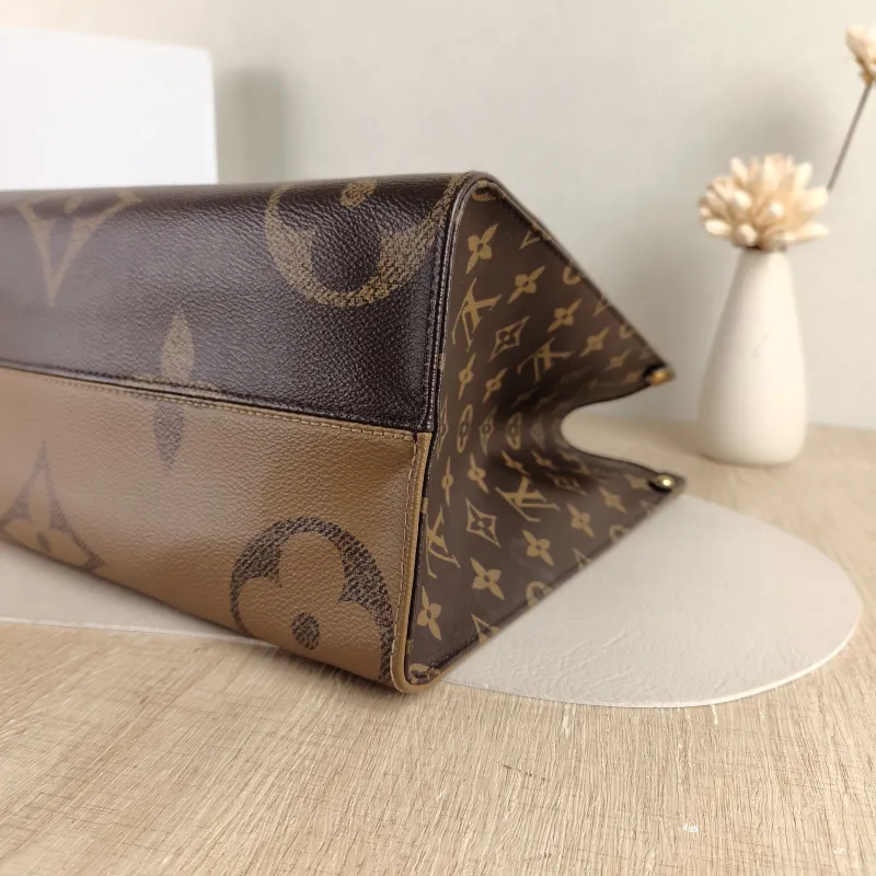 Louis Vuitton Shoulder Bag Onthego Medium Monogram PVC Medium 35 × 14 × 27 cm — detail view 7 of 10