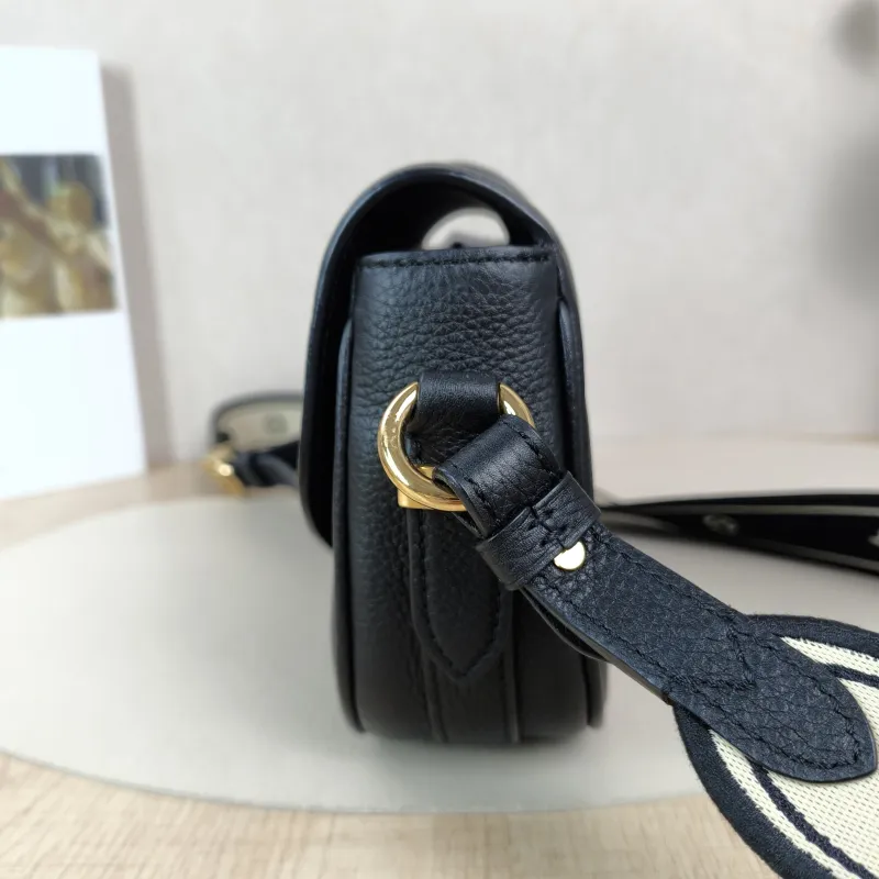 Louis Vuitton Crossbody Bag Pont 9 Soft Messenger Bag Black Calfskin Small21 × 6.5 × 15 cm — detail view 8 of 14