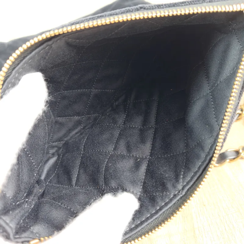 Chanel Shoulder Bag22Bag Black Small35 × 7 × 37 cm — detail view 5 of 13