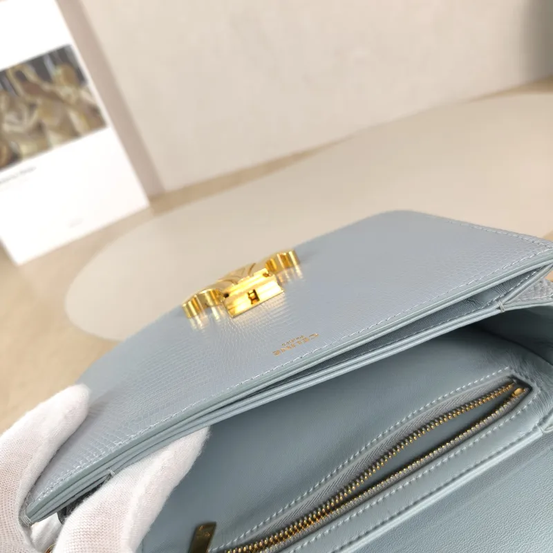 CELINE Crossbody Bag Teen Triomphe Small 18.5 × 6 × 14 cm — detail view 9 of 13