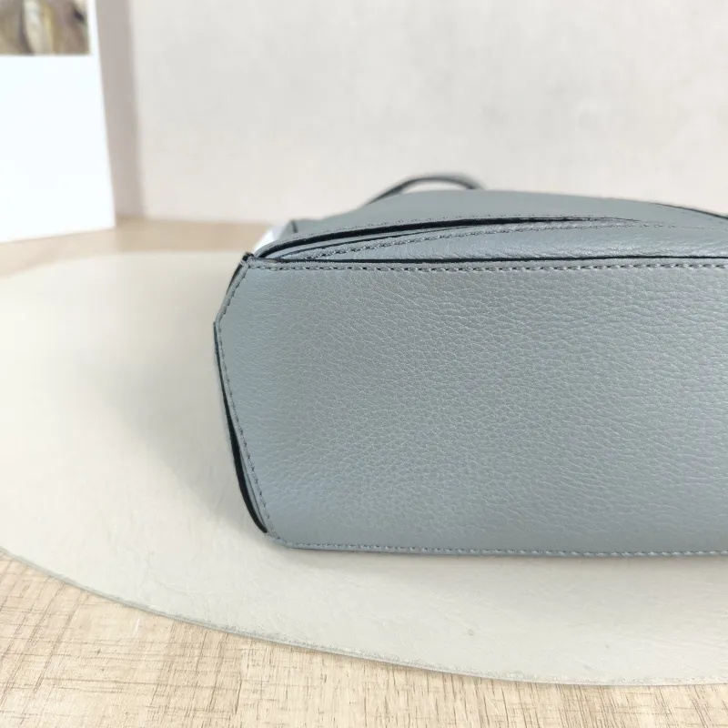 LOEWE Crossbody Bag Puzzle Grey Calfskin Mini 18 × 8 × 12.5 cm — detail view 3 of 11