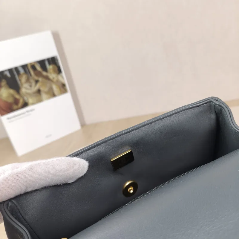 Chanel Crossbody Bag Pearl Grey Lambskin One Size19.5 × 7.5 × 14.5 cm — detail view 1 of 11