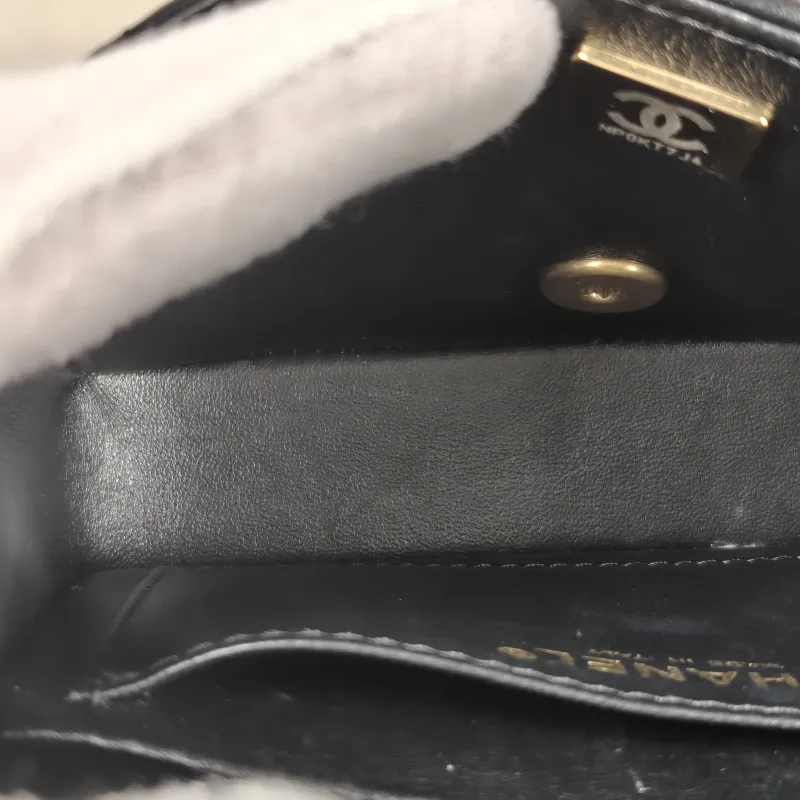 Chanel Crossbody Bag24p Pearl Black Lambskinmini17 × 5 × 12.5 cm — detail view 9 of 14