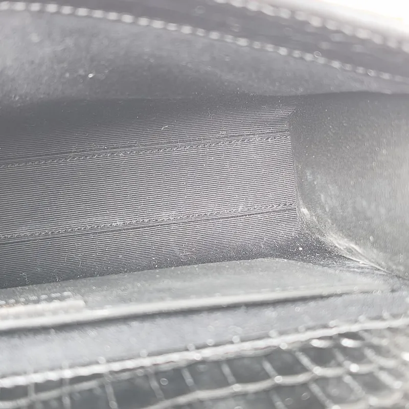 SAINT LAURENT Shoulder Bag MANHATTAN Black Calfskin Small24 × 17.5 × 6 cm — detail view 8 of 10