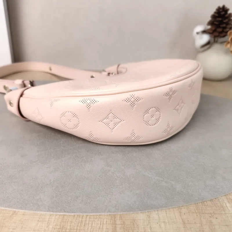 Louis Vuitton Crossbody Bag Loop Pink Calfskin Small23 × 6 × 13 cm — detail view 2 of 12