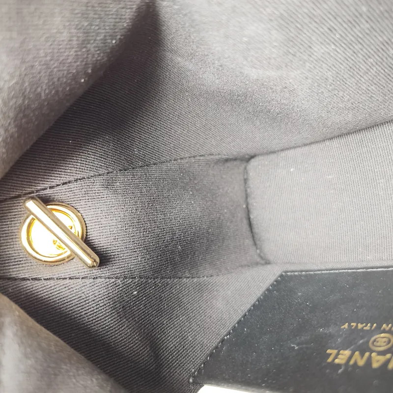 Chanel Crossbody Bag Crossbody Bag Black Calfskin One Size 21.5 × 7.5 × 19 cm — detail view 3 of 15